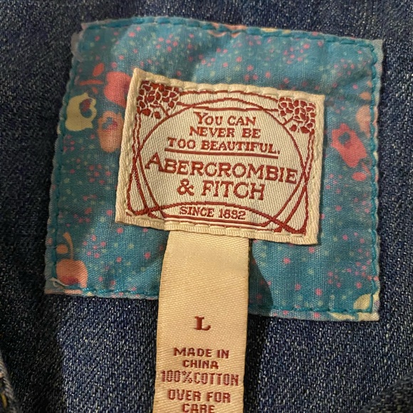 Abercrombie & FItch fitted distressed denim jacket - Picture 3 of 10